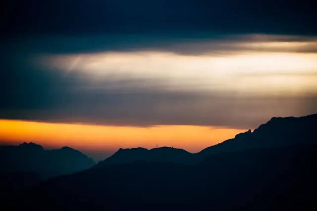 （图）东灵山看云后日出
