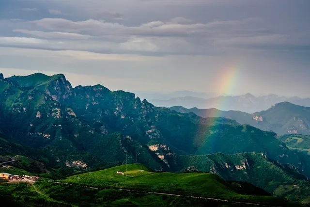 （图）东灵山看雨后彩虹