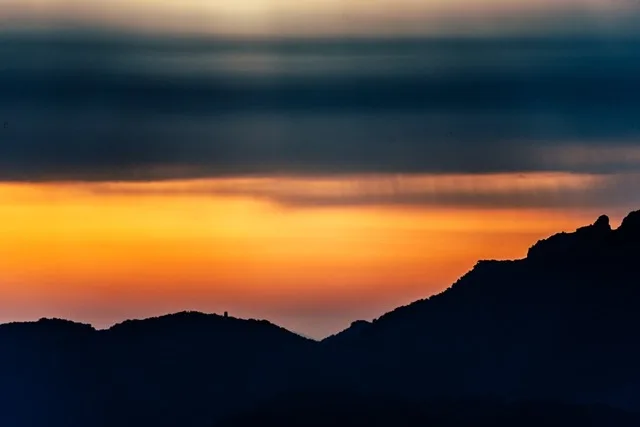 （图）东灵山看云后日出